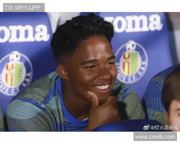 足球明星时尚造型高清图片展示引领潮流的运动风格与个性魅力